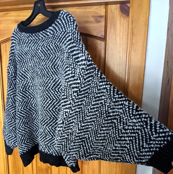 Volcom sweater